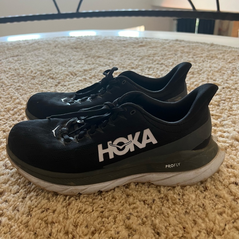 Hoka One One Mach 4: Women Size 9.5!
